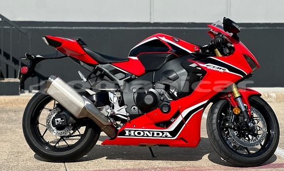 Buy Used Honda CBR 1000 RR Red Bike in Al khuwair in al-Batinah Buy Used Honda CBR 1000 RR Red Bike in Al khuwair in al-Batinah