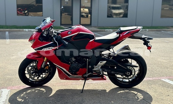 Buy Used Honda CBR 1000 RR Red Bike in Al khuwair in al-Batinah Buy Used Honda CBR 1000 RR Red Bike in Al khuwair in al-Batinah