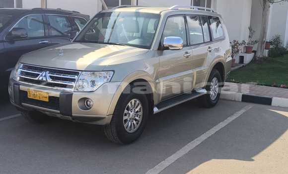 Buy Used Mitsubishi Pajero Beige Car in Suhar in al-Batinah Buy Used Mitsubishi Pajero Beige Car in Suhar in al-Batinah