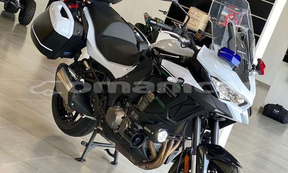Buy Used Kawasaki VERSYS White Bike in Azaiba in Masqat Buy Used Kawasaki VERSYS White Bike in Azaiba in Masqat