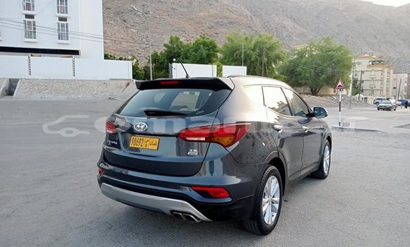 Buy Used Hyundai Santa Fe Black Car in Masqat in Masqat Buy Used Hyundai Santa Fe Black Car in Masqat in Masqat