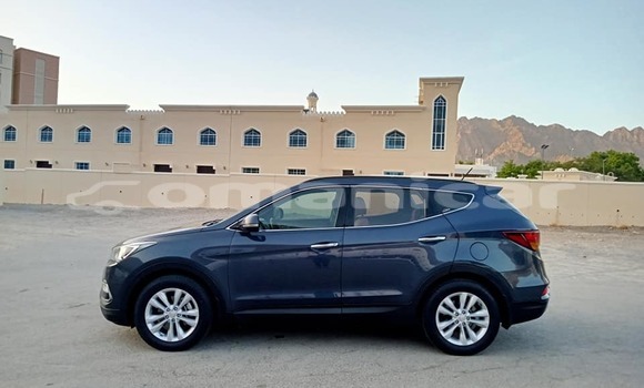 Buy Used Hyundai Santa Fe Black Car in Masqat in Masqat Buy Used Hyundai Santa Fe Black Car in Masqat in Masqat