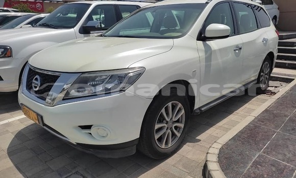 Buy Used Nissan Pathfinder White Car in Masqat in Masqat Buy Used Nissan Pathfinder White Car in Masqat in Masqat