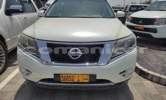 Buy Used Nissan Pathfinder White Car in Masqat in Masqat Buy Used Nissan Pathfinder White Car in Masqat in Masqat