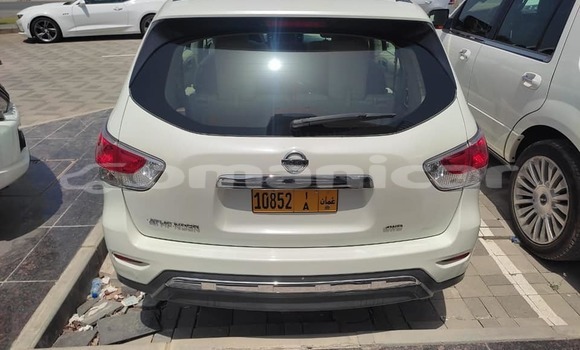 Buy Used Nissan Pathfinder White Car in Masqat in Masqat Buy Used Nissan Pathfinder White Car in Masqat in Masqat