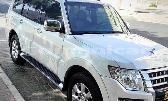 Buy Used Mitsubishi Pajero White Car in Masqat in Masqat Buy Used Mitsubishi Pajero White Car in Masqat in Masqat