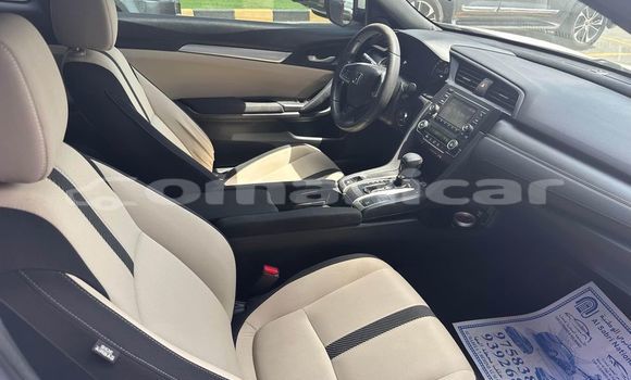 Buy Used Honda Civic White Car in Masqat in Masqat Buy Used Honda Civic White Car in Masqat in Masqat