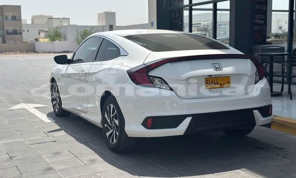 Buy Used Honda Civic White Car in Masqat in Masqat Buy Used Honda Civic White Car in Masqat in Masqat