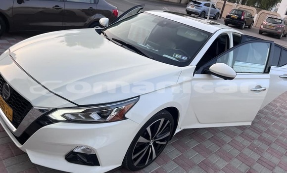 Buy Used Toyota Corolla White Car in Masqat in Masqat Buy Used Toyota Corolla White Car in Masqat in Masqat