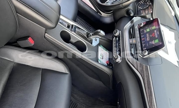 Buy Used Toyota Corolla White Car in Masqat in Masqat Buy Used Toyota Corolla White Car in Masqat in Masqat