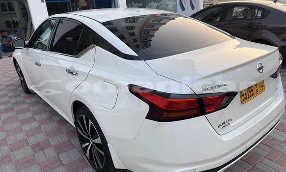 Buy Used Nissan Altima White Car in Masqat in Masqat Buy Used Nissan Altima White Car in Masqat in Masqat