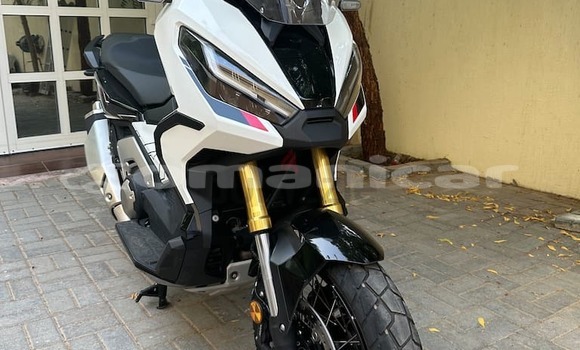 Buy Used Honda X-ADV White Bike in Muscat in Masqat Buy Used Honda X-ADV White Bike in Muscat in Masqat