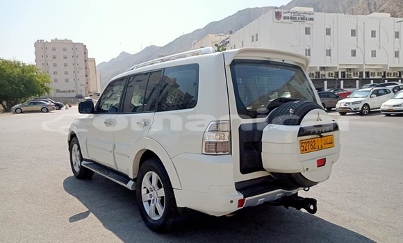 Buy Used Mitsubishi Pajero White Car in Masqat in Masqat Buy Used Mitsubishi Pajero White Car in Masqat in Masqat