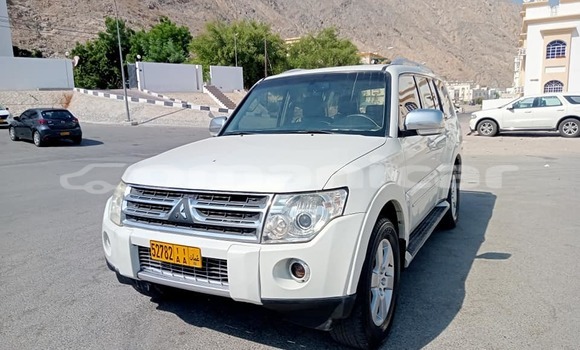 Buy Used Mitsubishi Pajero White Car in Masqat in Masqat Buy Used Mitsubishi Pajero White Car in Masqat in Masqat