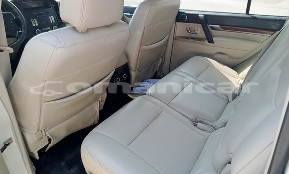 Buy Used Mitsubishi Pajero White Car in Masqat in Masqat Buy Used Mitsubishi Pajero White Car in Masqat in Masqat