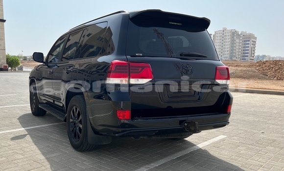 Buy Used Toyota Land Cruiser Black Car in Muscat in Masqat Buy Used Toyota Land Cruiser Black Car in Muscat in Masqat