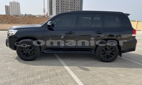 Buy Used Toyota Land Cruiser Black Car in Muscat in Masqat Buy Used Toyota Land Cruiser Black Car in Muscat in Masqat