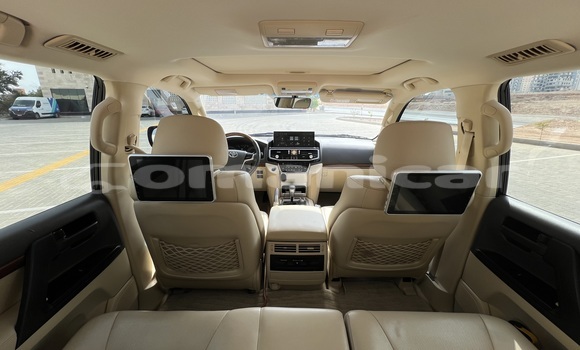 Buy Used Toyota Land Cruiser Black Car in Muscat in Masqat Buy Used Toyota Land Cruiser Black Car in Muscat in Masqat