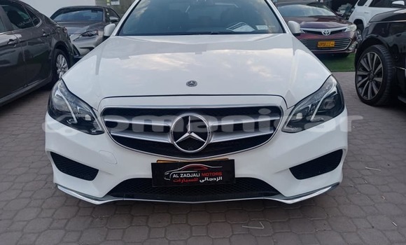 Buy Used Mercedes-Benz Esprit White Car in Masqat in Masqat Buy Used Mercedes-Benz Esprit White Car in Masqat in Masqat