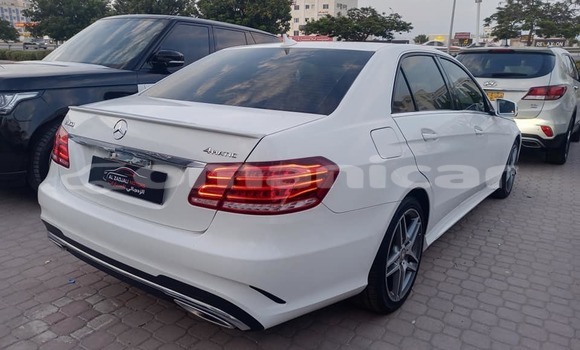 Buy Used Mercedes-Benz Esprit White Car in Masqat in Masqat Buy Used Mercedes-Benz Esprit White Car in Masqat in Masqat