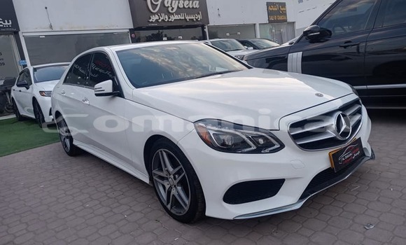 Buy Used Mercedes-Benz Esprit White Car in Masqat in Masqat Buy Used Mercedes-Benz Esprit White Car in Masqat in Masqat