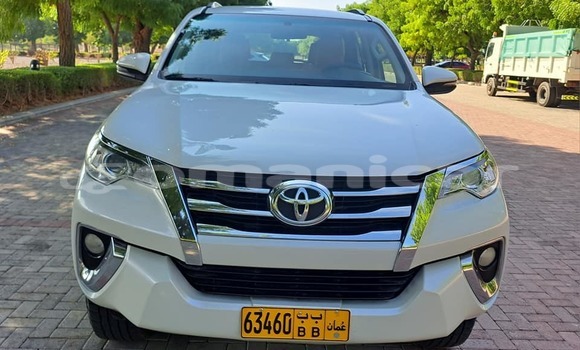Buy Used Toyota Fortuner White Car in Masqat in Masqat Buy Used Toyota Fortuner White Car in Masqat in Masqat