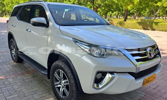 Buy Used Toyota Fortuner White Car in Masqat in Masqat Buy Used Toyota Fortuner White Car in Masqat in Masqat