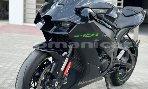 Buy Used Kawasaki Ninja ZX-10R Black Bike in Muscat in Masqat Buy Used Kawasaki Ninja ZX-10R Black Bike in Muscat in Masqat