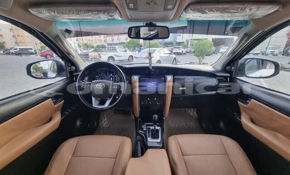 Buy Used Toyota Fortuner White Car in Wadi Al Kabir in Masqat Buy Used Toyota Fortuner White Car in Wadi Al Kabir in Masqat