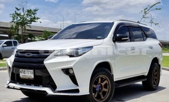 Buy Used Toyota Fortuner White Car in Muscat in Masqat Buy Used Toyota Fortuner White Car in Muscat in Masqat