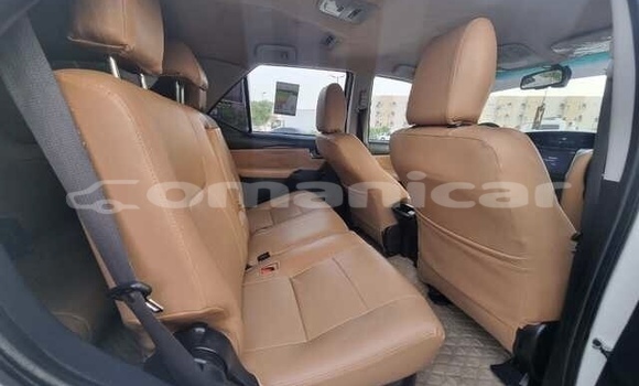 Buy Used Toyota Fortuner White Car in Muscat in Masqat Buy Used Toyota Fortuner White Car in Muscat in Masqat