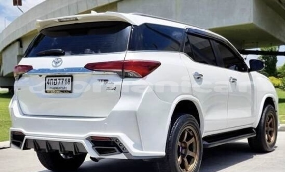 Buy Used Toyota Fortuner White Car in Muscat in Masqat Buy Used Toyota Fortuner White Car in Muscat in Masqat