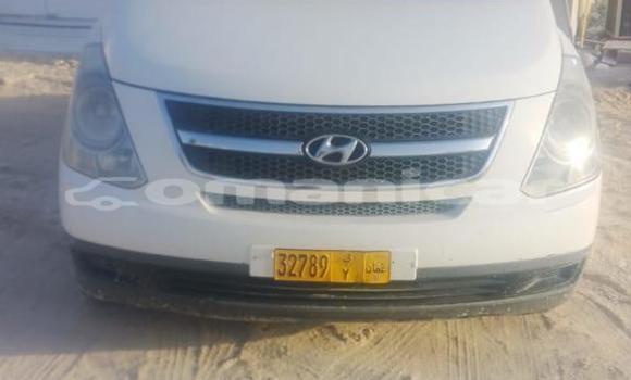 Buy Used Hyundai H1 White Car in Azaiba in Masqat
