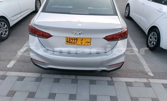 Buy Used Hyundai Accent White Car in al–Masna'ah in al-Batinah Buy Used Hyundai Accent White Car in al–Masna'ah in al-Batinah