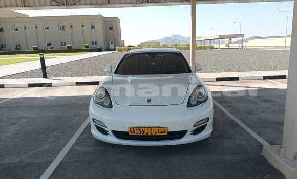 Buy Used Porsche Panamera White Car in al–Buraymi in adh-Dhahirah