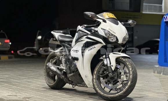 Buy Used Honda CBR 1000 RR White Bike in Masqat in Masqat Buy Used Honda CBR 1000 RR White Bike in Masqat in Masqat
