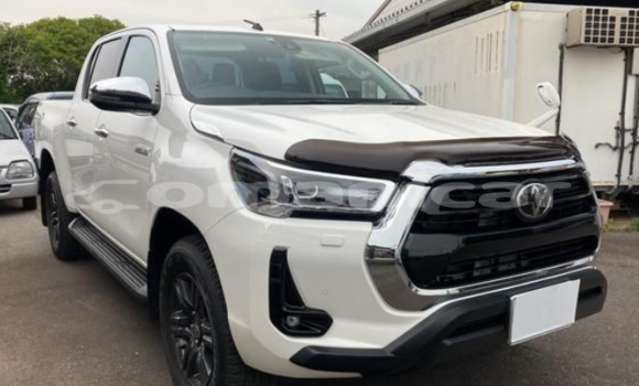 Buy Used Toyota Hilux White Car in as–Sib in Masqat