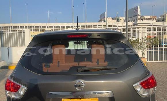 Buy Used Nissan Pathfinder Silver Car in Muscat in Masqat Buy Used Nissan Pathfinder Silver Car in Muscat in Masqat