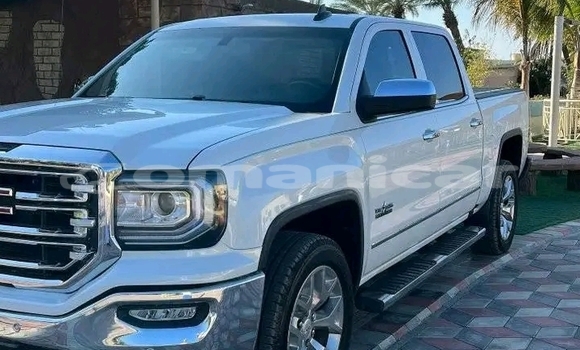 Buy Used Toyota Fortuner White Car in as–Sib in Masqat Buy Used Toyota Fortuner White Car in as–Sib in Masqat