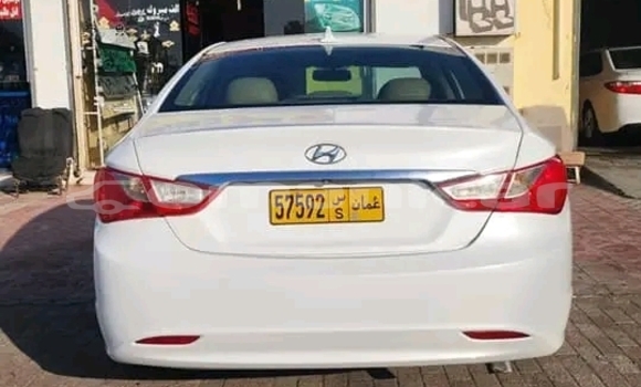 Buy Used Hyundai Sonata White Car in Qurayyat in Masqat Buy Used Hyundai Sonata White Car in Qurayyat in Masqat