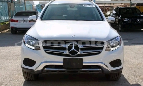 Buy Used Mercedes Viano White Car in as–Sib in Masqat Buy Used Mercedes Viano White Car in as–Sib in Masqat
