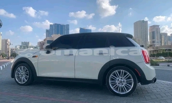 Buy Used BMW 2er White Car in Matrah in Masqat Buy Used BMW 2er White Car in Matrah in Masqat