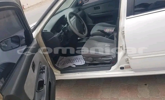 Buy Used Toyota Camry White Car in Madinat Qabus in Masqat Buy Used Toyota Camry White Car in Madinat Qabus in Masqat