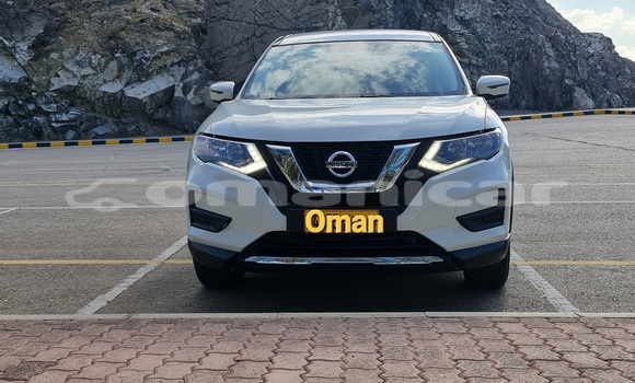 Buy Used Nissan X–Trail White Car in Muscat in Masqat