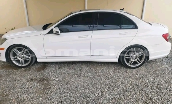 Buy Used Mercedes Viano White Car in Saham in al-Batinah Buy Used Mercedes Viano White Car in Saham in al-Batinah