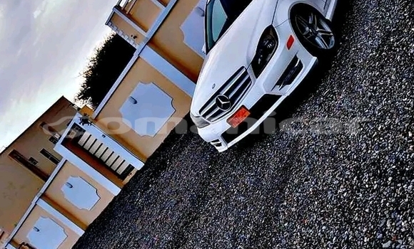 Buy Used Mercedes Viano White Car in Saham in al-Batinah Buy Used Mercedes Viano White Car in Saham in al-Batinah