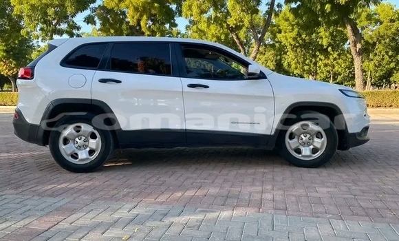 Buy Used Jeep Liberty (Patriot) White Car in al–Masna'ah in al-Batinah Buy Used Jeep Liberty (Patriot) White Car in al–Masna'ah in al-Batinah