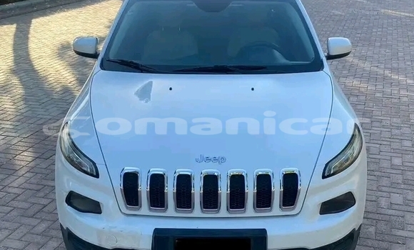 Buy Used Jeep Liberty (Patriot) White Car in al–Masna'ah in al-Batinah Buy Used Jeep Liberty (Patriot) White Car in al–Masna'ah in al-Batinah