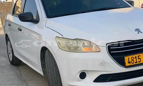 Buy Used BMW 3–Series White Car in Saham in al-Batinah