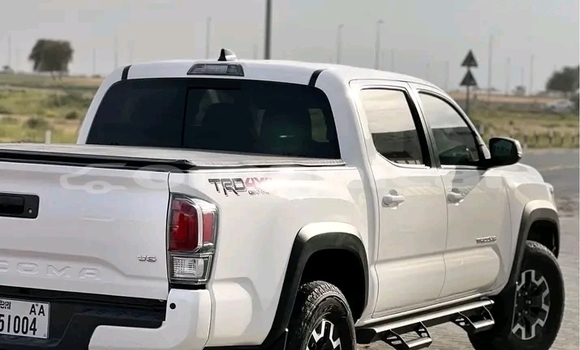 Buy Used Toyota Tacoma White Car in as–Suwayq in al-Batinah